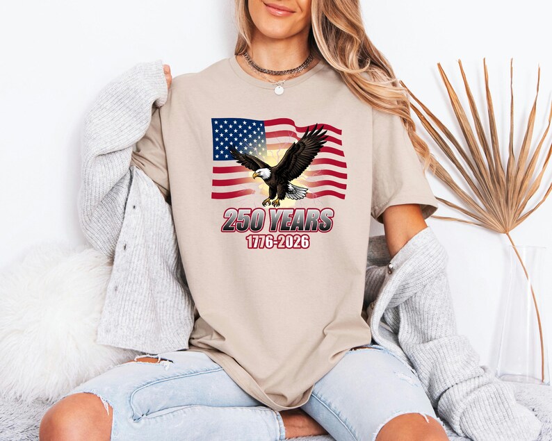 Retro Bald Eagle Top, America 250 T-Shirt, Vintage US Flag Gear, 1776-2026 Patriot Tee, Fourth Of July Present For Dad Patriot Tee immagine 9