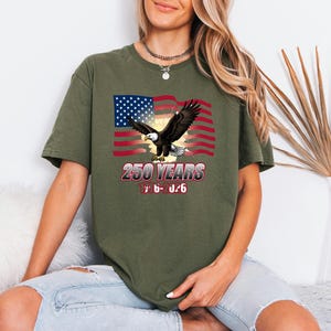Retro Bald Eagle Top, America 250 T-Shirt, Vintage US Flag Gear, 1776-2026 Patriot Tee, Fourth Of July Present For Dad Patriot Tee immagine 2