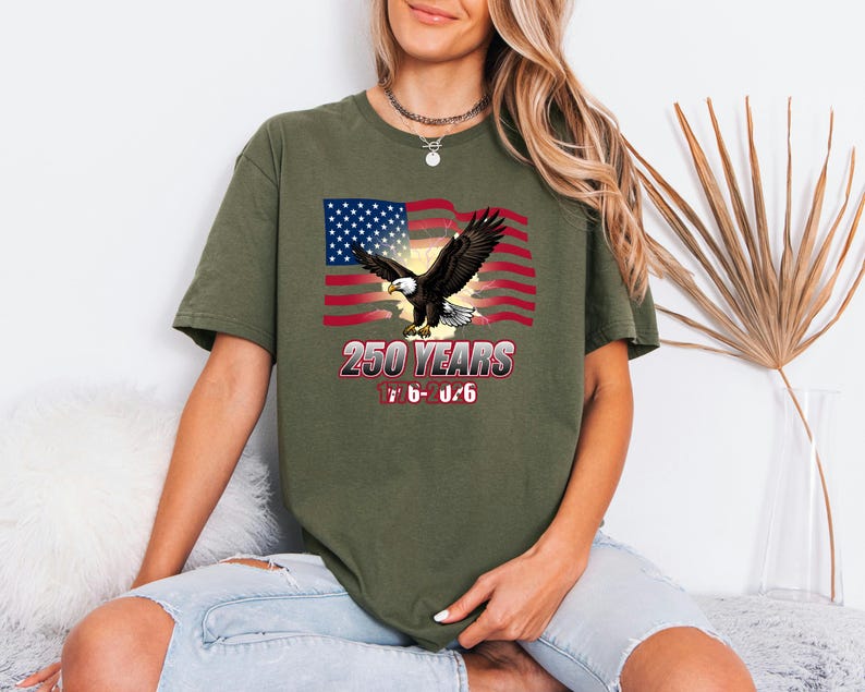 Retro Bald Eagle Top, America 250 T-Shirt, Vintage US Flag Gear, 1776-2026 Patriot Tee, Fourth Of July Present For Dad Patriot Tee immagine 2