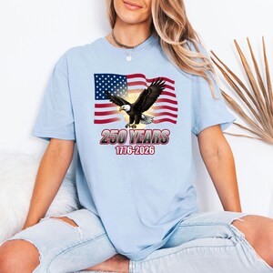 Retro Bald Eagle Top, America 250 T-Shirt, Vintage US Flag Gear, 1776-2026 Patriot Tee, Fourth Of July Present For Dad Patriot Tee immagine 7