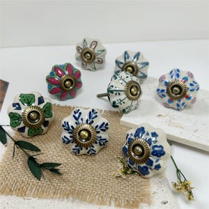 Vintage Floral Ceramic Cabinet Knob – Hand Painted Rustic Drawer Pull, Handmade Boho Farmhouse Furniture Hardware for Kitchen Dresser