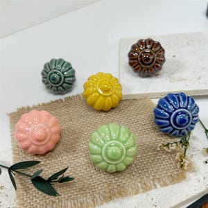 Flower Ceramic Cabinet Knob, Vintage Drawer Pull, Cottagecore Furniture Handle, Farmhouse Kitchen Cabinet Hardware, Dresser Knob Decor