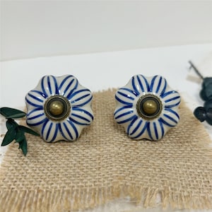 Blue White Ceramic Cabinet Knob, Floral Drawer Pull, Vintage Furniture Handle, French Country Kitchen Hardware, Cottagecore Dresser Knob