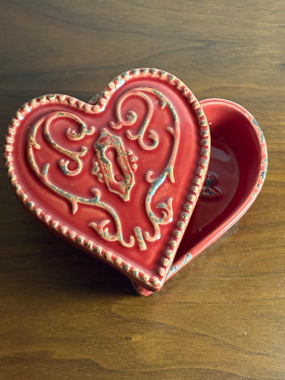 Vintage Red Ceramic Heart-shaped Trinket Box - Skeleton Key