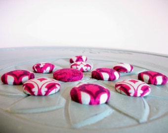 Fabric covered buttons red pink purple magenta flourish 11 in set in heart shaped tin with clear top flatback