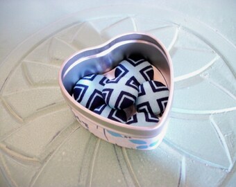 Fabric covered buttons blue x marks the spot 6 in set in heart shaped tin with clear top flatback