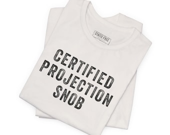 Camiseta "Snob de la proyección certificado" – Ropa divertida para cartógrafos y amantes de los mapas de SIG.