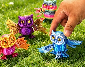 3D Printed Articulated Owl Figurine, Poseable Wings, Gradient Desk Pet Toy