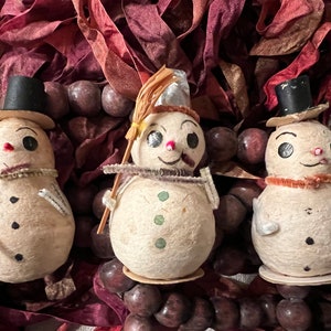 【スノウ さま】* vintage ornament ❀ 森の 赤いおうち Vintage Set 2 House w/ Snow & Dog in Window Christmas