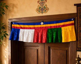 Shamboo a cinque colori – Decorazione tradizionale tibetana da appendere alla porta.