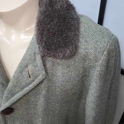 Vintage Men's Coat shops 1960s Light Gray Wool Herringbone Pendleton Short Coat Faux Fur Collar Lining Winter Coat Mid Century Rockabilly M L