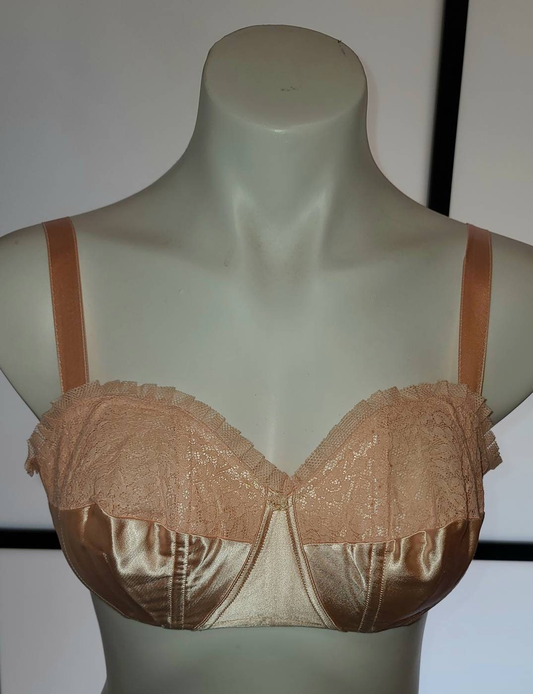 Unworn Vintage Bra 1950s Salmon Pink Satin Net Lace Triumph Bra German Rockabilly Pinup 36 B
