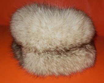 SALE Vintage Fluffy White Fox Fur Hat Black Tips German Cossack Pillbox Luxurious Mod Boho Apres Ski 21 in