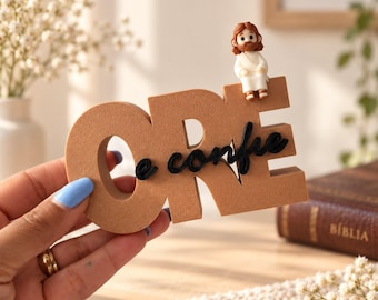 Woondecoratie met het thema 'Bid en Vertrouw' – 3D-geprinte inspirerende plankdecoratie, cadeau voor de gebedshoek, betekenisvolle bureaudecoratie