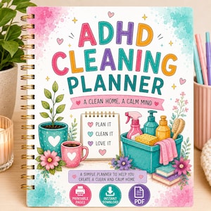 Könnte beinhalten: Ein spiralgebundener ADHD-Reinigungsplaner mit weißem Einband, buntem Text, einer Topfpflanze, einer rosa Tasse, einem Reinigungskorb mit Zubehör und einem Notizblock mit der Aufschrift Plan It, Clean It, Love It. Enthält Symbole für PDF-Downloads.