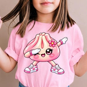 Niedlicher, rosafarbener, weicher Teigklößchen-PNG, Kawaii-Essensfigur beim Dabben, lustiges Teigklößchen-Sublimationsdesign, Kinderessen-PNG, Grafik für Mädchen-T-Shirts