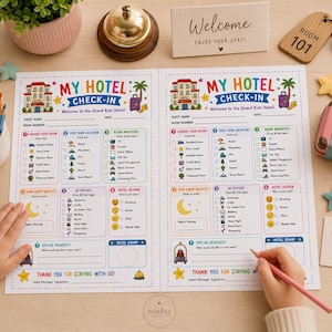 Könnte beinhalten: Zwei identische Hotel-Check-in-Aktivitätsblätter mit dem Titel My Hotel Check-In Welcome to the Grand Kids Hotel. Die Formulare enthalten Abschnitte für Gastname, Zimmernummer, Zimmerauswahl, Annehmlichkeiten, Aktivitäten und eine Hotelbewertung.