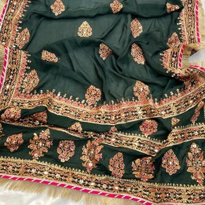 Met de hand verfraaid en blokgedrukte groene traditionele Pakistaanse bruidssjaal dupatta | Desi omslagdoek sarong | Heb handgemaakte pailletten | Op bestelling gemaakt