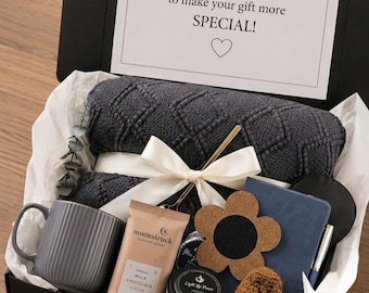 Hygge-Geschenkbox, Umarmung in einer Box, Denken an Sie Box, Ermutigungsgeschenk, gemütliches Pflegepaket, Self-Care-Korb, Decken-Geschenkbox mit Becher