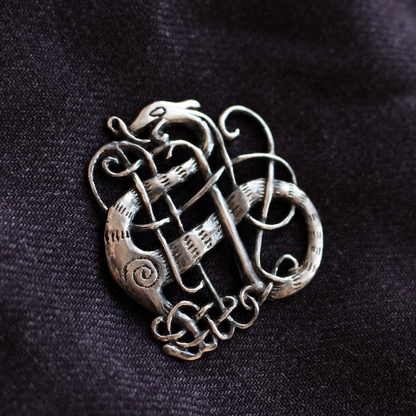 Broche de dragon de style Urnes, début du Moyen Âge, argent sterling