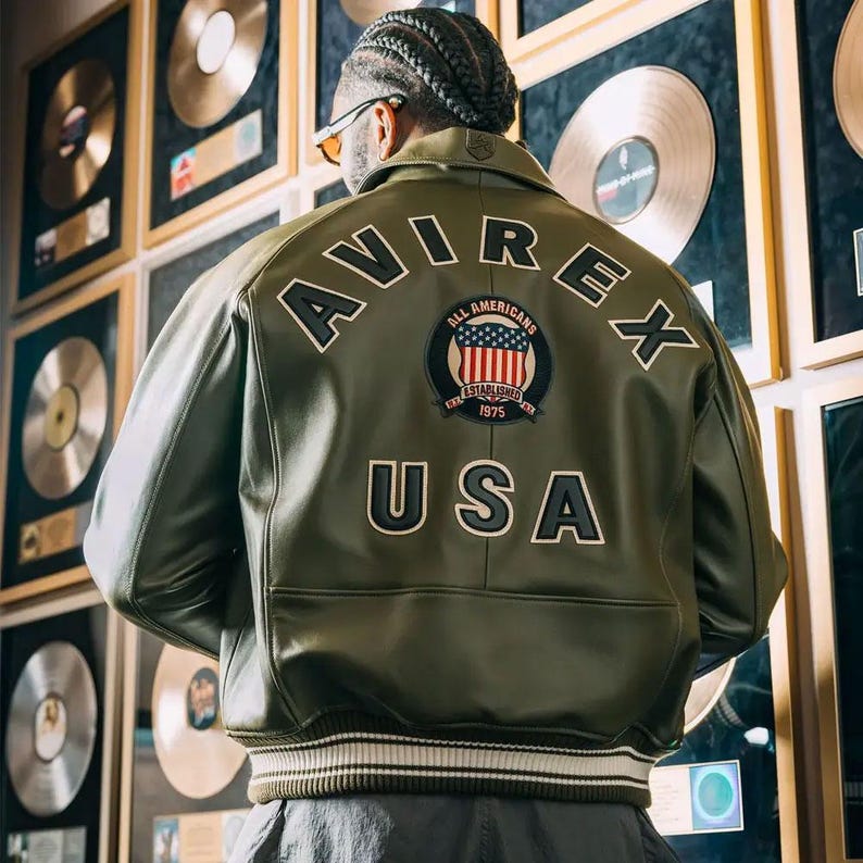 Kurtka bomberka Avirex w kolorze oliwkowo-zielonym, męska kurtka lotnicza Varsity, naszywka z flagą amerykańską w stylu streetwear zdjęcie 6