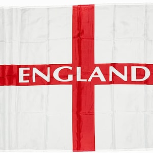 Könnte beinhalten: Eine rechteckige weiße Flagge mit einem mittig horizontal und vertikal verlaufenden roten Kreuz. Das Wort ENGLAND ist in großen, weißen, serifenlosen Großbuchstaben auf dem horizontalen roten Balken aufgedruckt. Die Flagge hat Metallösen an der linken Seite.