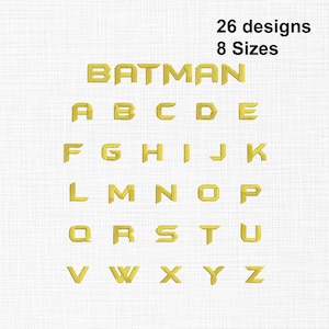 Pode incluir: Um conjunto de alfabeto de bordado digital apresentando a palavra BATMAN e as letras de A a Z em uma fonte amarela, angular e em estilo de bloco. O texto 26 designs and 8 Sizes é exibido em preto no canto superior direito do fundo branco.