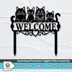 Op de afbeelding: Zwart metalen bord met het woord "WELCOME" en vier katten silhouetten. Het bord heeft een decoratief hart en een scroll ontwerp. Het bord is ontworpen om in de grond te worden gestoken.