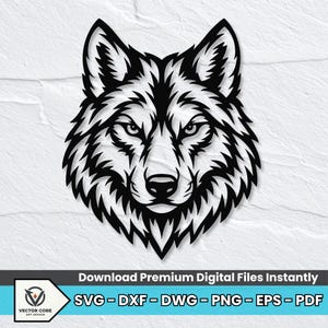 Puede incluir: Una ilustración gráfica en blanco y negro de una cabeza de lobo con detalles de pelaje afilados y angulares y ojos penetrantes. El diseño está centrado y es simétrico, con líneas marcadas. El texto inferior dice: Download Premium Digital Files Instantly SVG - DXF - DWG - PNG - EPS - PDF.