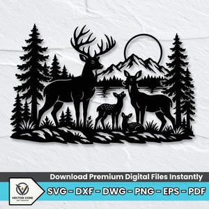 Puede incluir: Un gráfico digital en silueta negra que muestra una familia de ciervos con un ciervo, una cierva y dos cervatillos en un paisaje forestal con pinos, montañas y una luna circular. El texto dice: Download Premium Digital Files Instantly SVG - DXF - DWG - PNG - EPS - PDF.