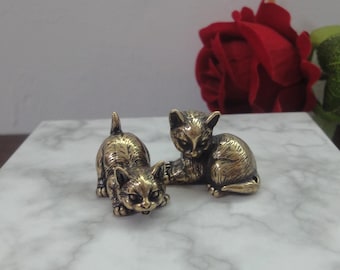 Deux figurines de chatons joueurs en laiton massif, statuettes de chats, petits animaux, décoration de bureau, cadeau