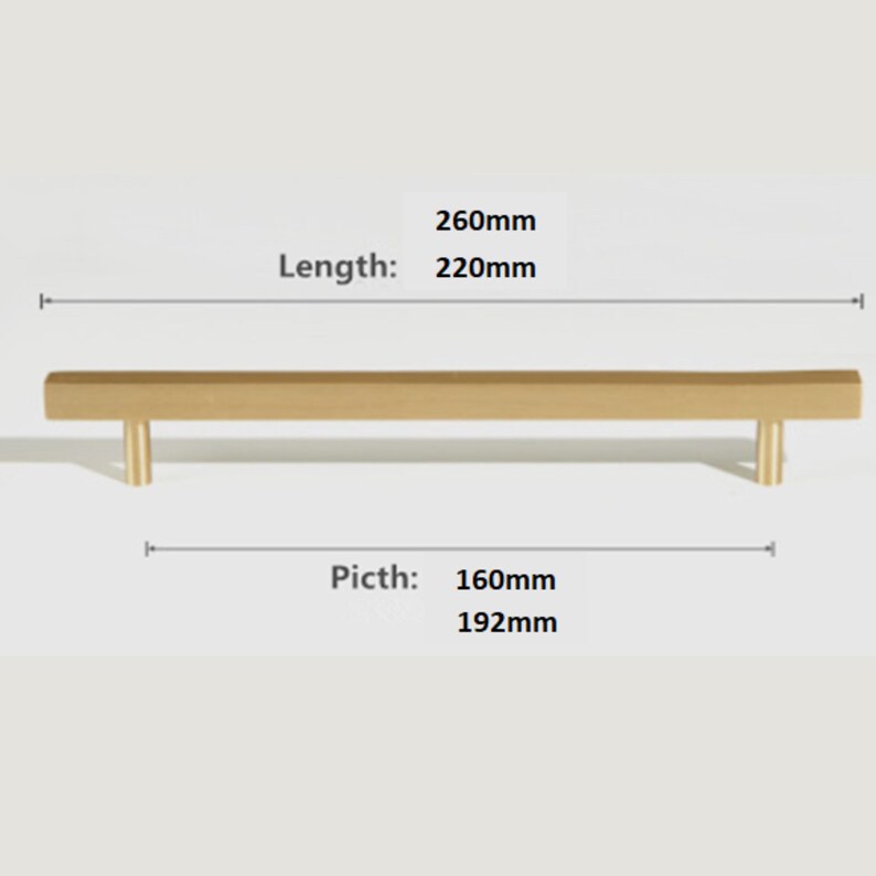 Pode incluir: Um puxador de m&oacute;vel em metal dourado com design linear e dois pontos de fixa&ccedil;&atilde;o. O texto na imagem indica um comprimento total de 260mm ou 220mm e uma dist&acirc;ncia entre eixos de 160mm ou 192mm entre os dois pontos de fixa&ccedil;&atilde;o do puxador.