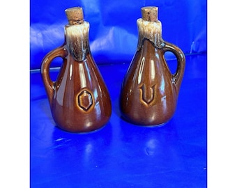 Juego de aceiteras y vinagreras McCoy vintage, esmalte marrón con efecto goteo, sin tapones, V O 5"H