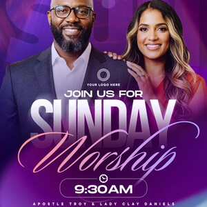 Pode incluir: Gr&aacute;fico promocional com fundo gradiente roxo e branco. A imagem apresenta duas pessoas sorrindo, um homem e uma mulher. O texto inclui "Join Us For Sunday Worship" e hor&aacute;rio do servi&ccedil;o "9:30 AM". O gr&aacute;fico tamb&eacute;m inclui um espa&ccedil;o reservado para o logotipo da igreja e informa&ccedil;&otilde;es de contato.