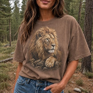 Vintage Lion Shirt, Wildlife Graphic Tee, Lion Lover Gift, Safari Animal T-Shirt, Nature Inspired Tee, Retro Lion Art, Zoo Animal Shirt