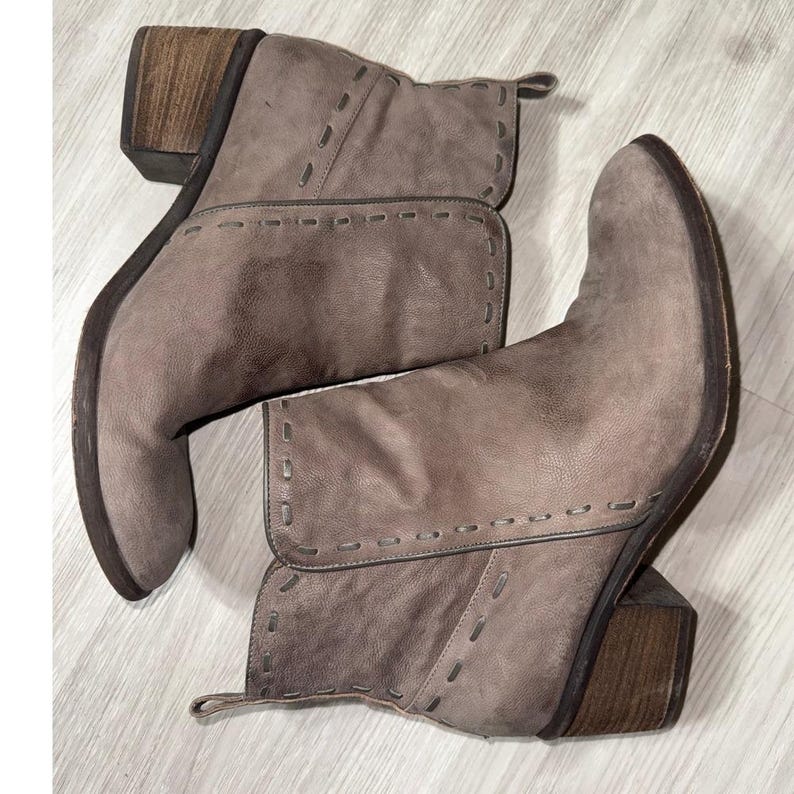 Donald J Pliner Doro-B6 Taupe leren enkellaarsjes met sierstiksels, maat 9.5M afbeelding 1