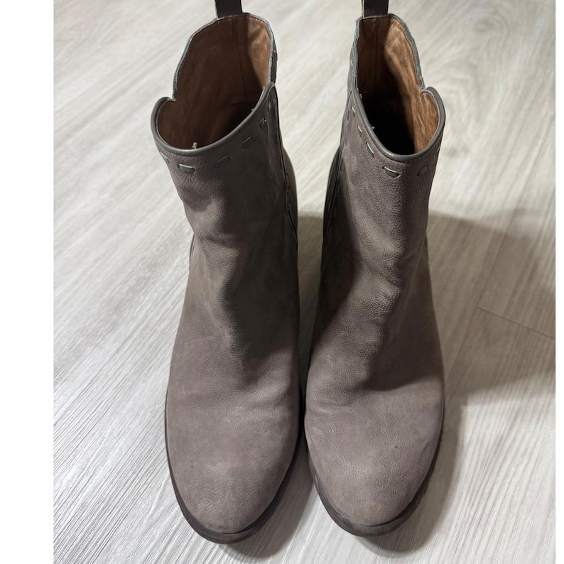 Donald J Pliner Doro-B6 Taupe leren enkellaarsjes met sierstiksels, maat 9.5M afbeelding 2