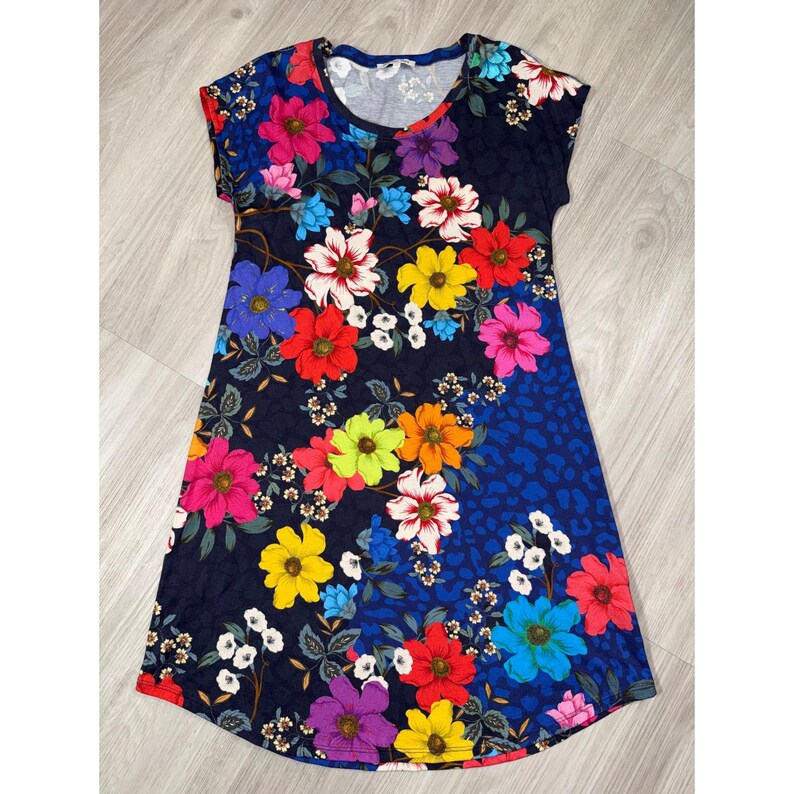 Johnny Was Minikleid aus Pima-Baumwolle und Modal-Strick mit Blumenmuster, marineblau, Größe XS, Kurzarm Bild 11