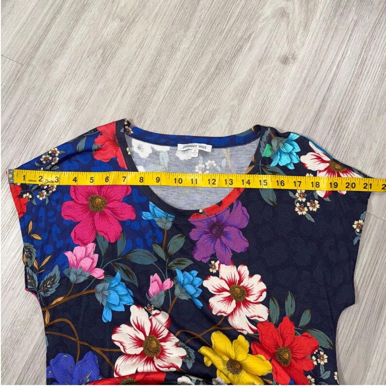 Johnny Was Minikleid aus Pima-Baumwolle und Modal-Strick mit Blumenmuster, marineblau, Größe XS, Kurzarm Bild 8