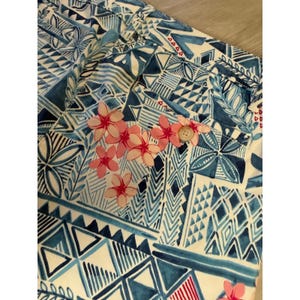 Tommy Bahama Womens Size 4 Blue Pink Geometric Floral Tribal Print Cotton Shorts image 12