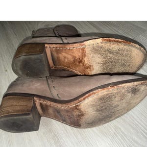 Donald J Pliner Doro-B6 Taupe leren enkellaarsjes met sierstiksels, maat 9.5M afbeelding 4