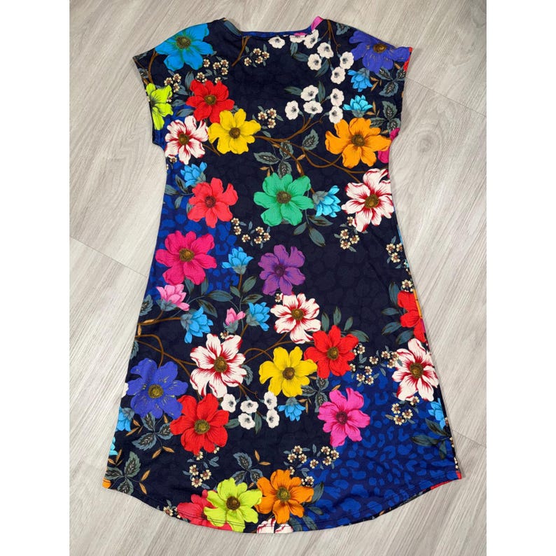 Johnny Was Minikleid aus Pima-Baumwolle und Modal-Strick mit Blumenmuster, marineblau, Größe XS, Kurzarm Bild 4