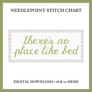 Può includere: Uno schema per ricamo needlepoint con il testo there's no place like bed in lettere a punto croce verdi. Il disegno è racchiuso in un bordo rettangolare viola chiaro con accenti verdi, indicato come download digitale per 18 e 13 mesh.