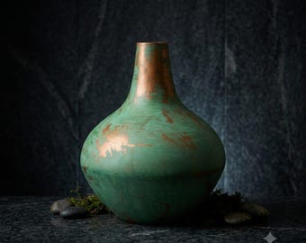 Seltene alte handgeschmiedete Eisenvase: Grünspan Patina grünes Kupfer, rustikale Bauernhaus Blumentopf