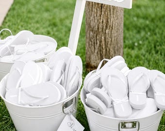 Chanclas blancas para invitados de boda / Sandalias cómodas con tarjetas personalizadas
