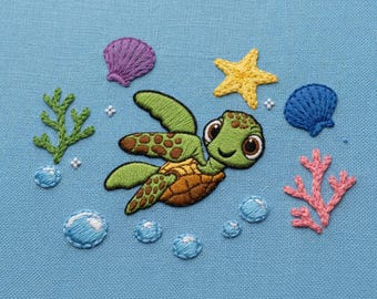 Maglietta ricamata con Squirt e Nemo, Alla ricerca di Nemo, Tartaruga Duuuude, Maglietta Disney Alla ricerca di Dory, Squirts che fa snorkeling, Maglietta Disneyland