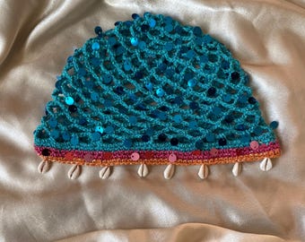 Bonnet en crochet « Zara Larsson » inspired, coton, avec perles et Cauri