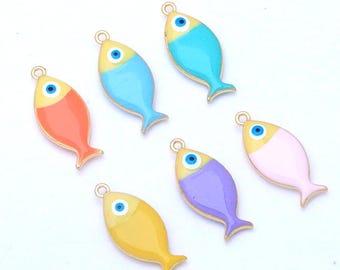 2 colgantes de pez chapados en oro de 18 quilates, dijes de pez esmaltados de colores, suministros para hacer joyas DIY para pulseras y collares.