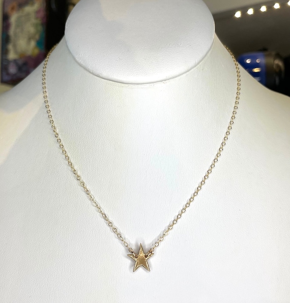 Tiny Star necklace