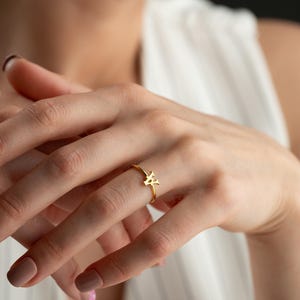Personalized script initial ring worn on model featuring a custom initial ring, minimalist ring, and modern jewelry style